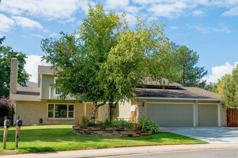 7758 W Chestnut Pl, Littleton, CO 80128