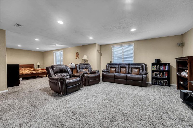 10329 Halleys Way, Littleton, CO 80125