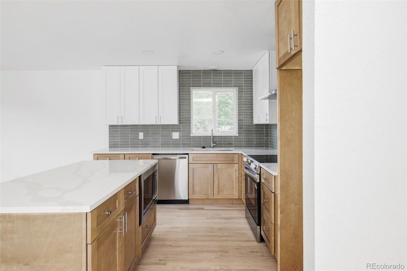 9 Seattle Ln, Longmont, CO 80501