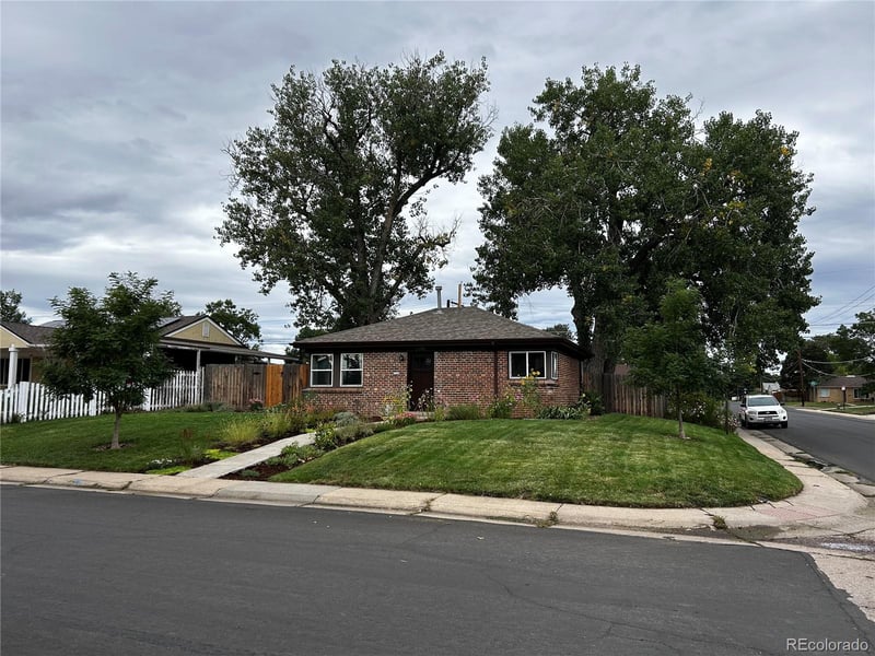 2895 Pontiac St, Denver, CO 80207