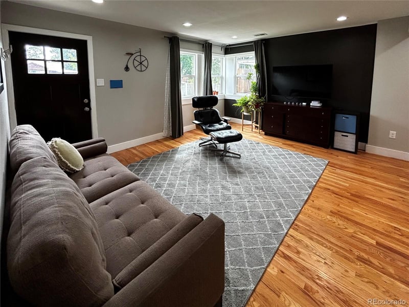 2895 Pontiac St, Denver, CO 80207