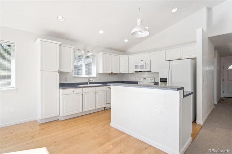 894 S Krameria St, Denver, CO 80224