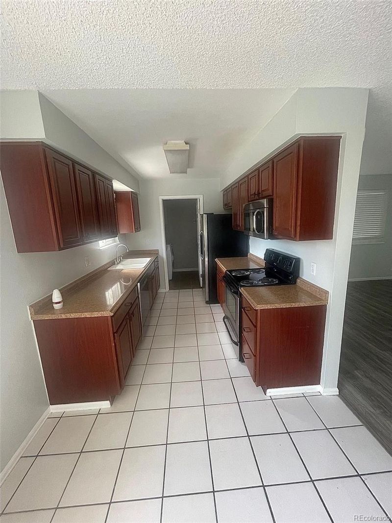 9759 Lane St, Thornton, CO 80260