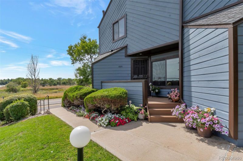 8851 W Yale Ave, Lakewood, CO 80227