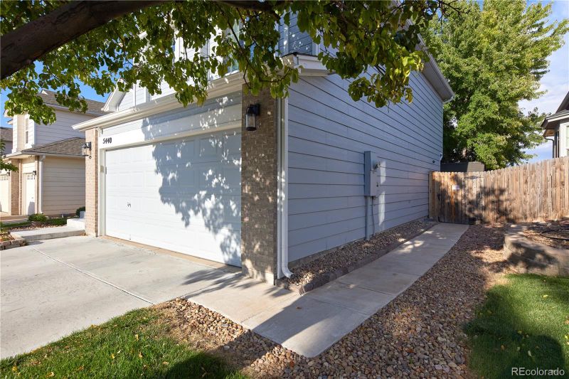 5440 S Versailles Way, Aurora, CO 80015