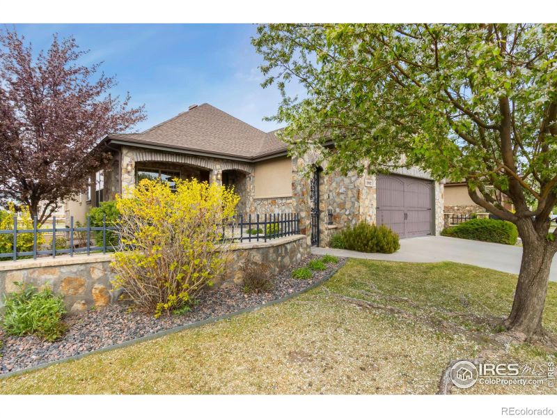 1992 Vineyard Dr, Windsor, CO 80550