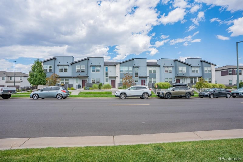 16101 Bolling Dr, Denver, CO 80239