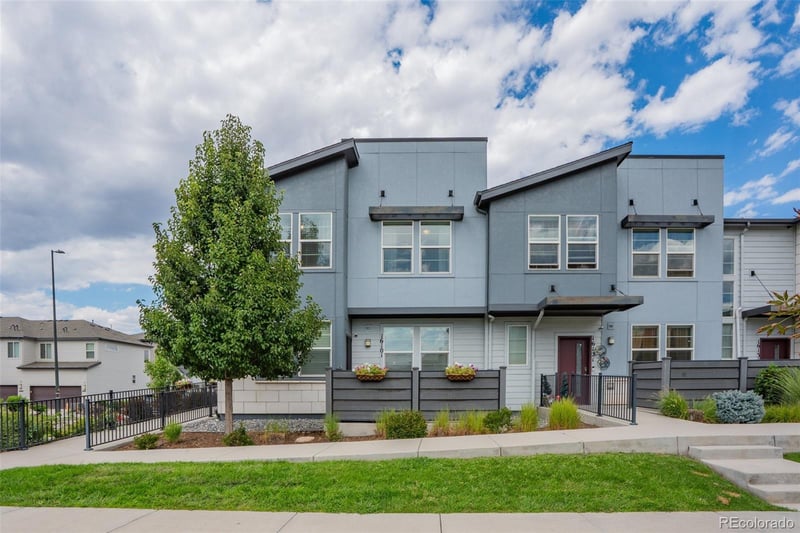 16101 Bolling Dr, Denver, CO 80239