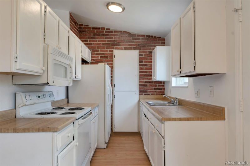 3984 S Pitkin Way, Aurora, CO 80013