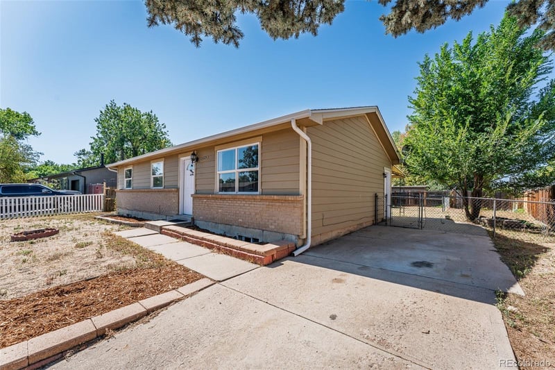 5549 Carson, Denver, CO 80239