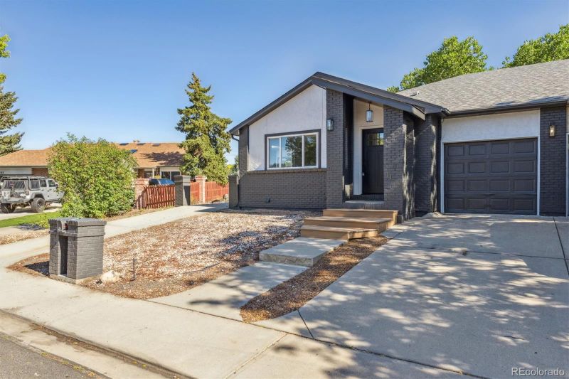 1140 Parker Dr, Longmont, CO 80501