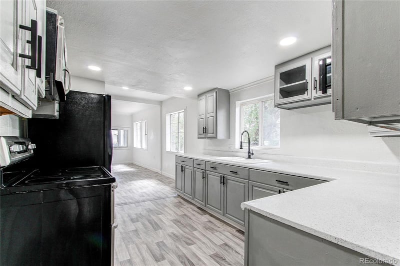 637 Stuart St, Denver, CO 80204