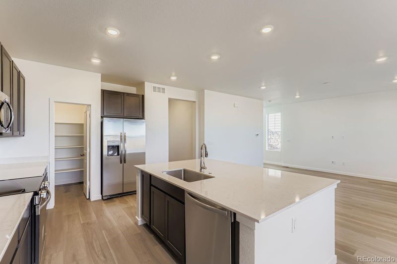 6919 Juniper Dr, Thornton, CO 80602