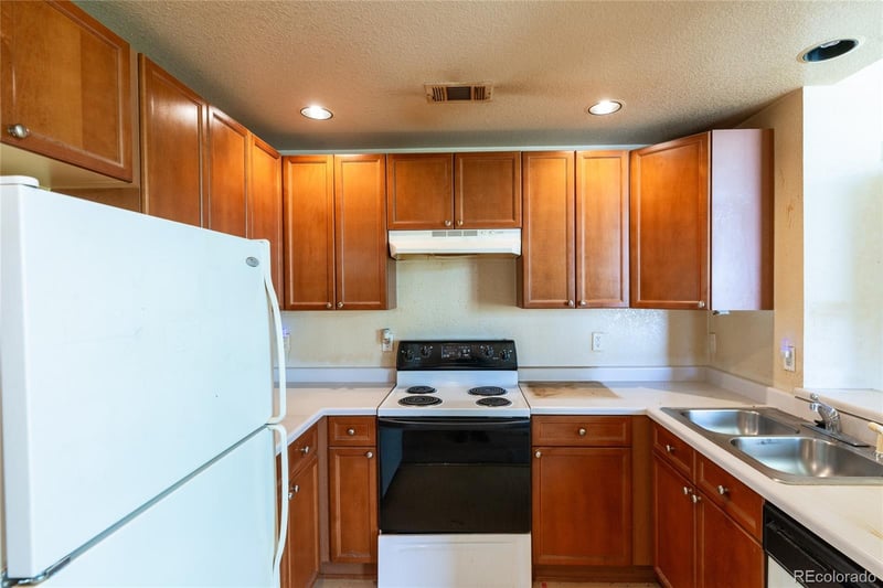 2678 Syracuse St #205, Denver, CO 80238