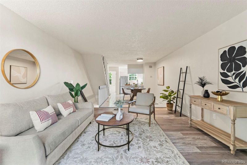 960 S Paris Ct, Aurora, CO 80012