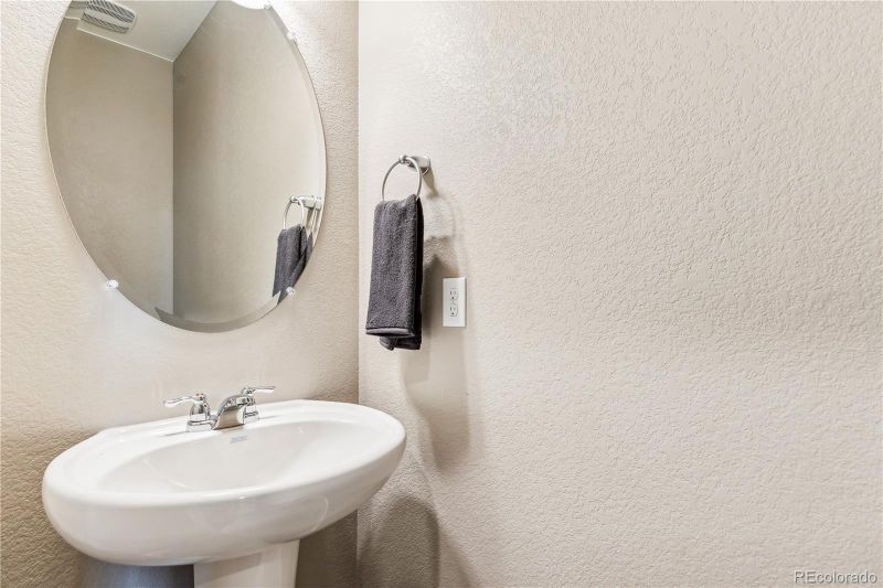 4880 Lynxes Way, Johnstown, CO 80534
