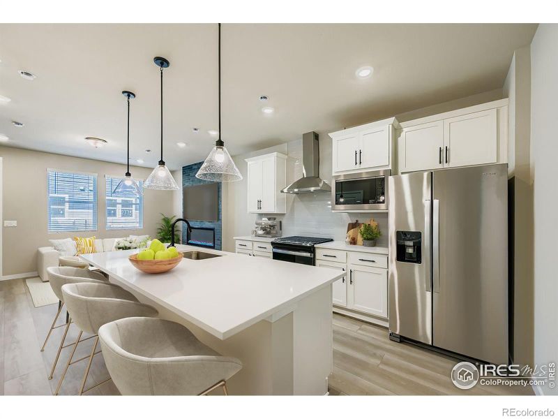 2767 Bear Springs Cir, Longmont, CO 80503