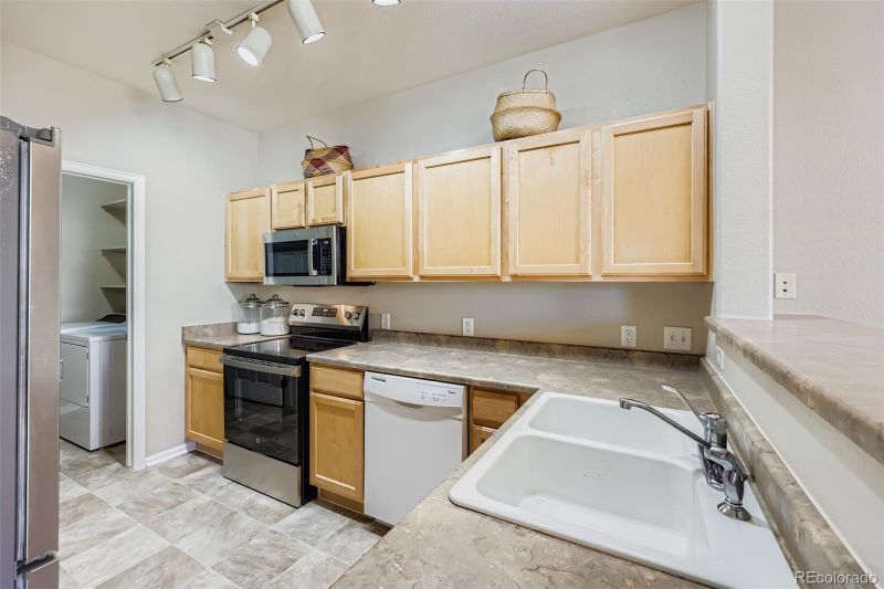 479 Black Feather Loop #301, Castle Rock, CO 80104