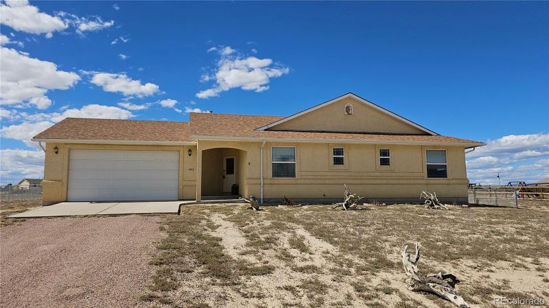 1415 N Moonbeam Dr, Pueblo, CO 81007