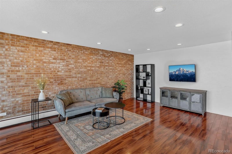 955 Eudora St #1601, Denver, CO 80220