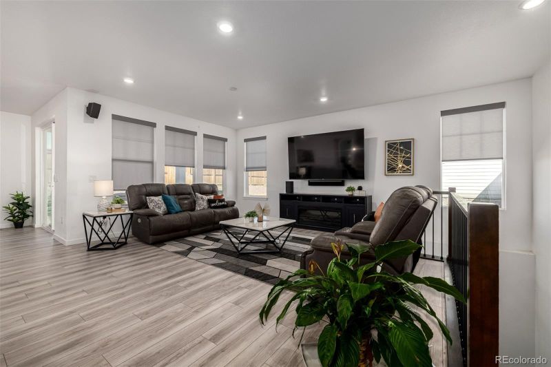 991 S De Gaulle Ct, Aurora, CO 80018