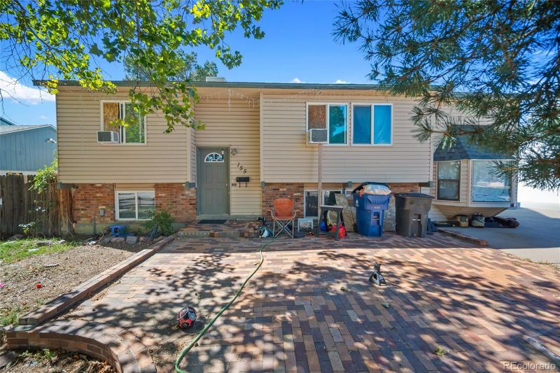 155 Gamble Ln, Pueblo, CO 81001