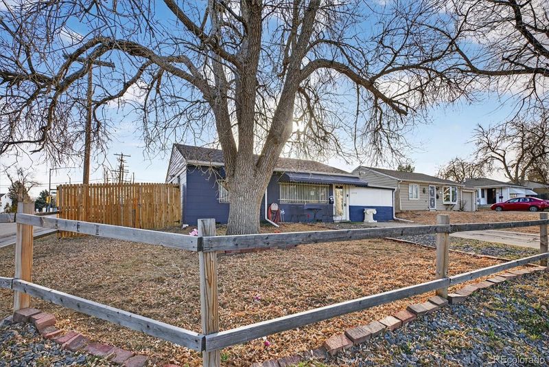 1090 Hanover St, Aurora, CO 80010