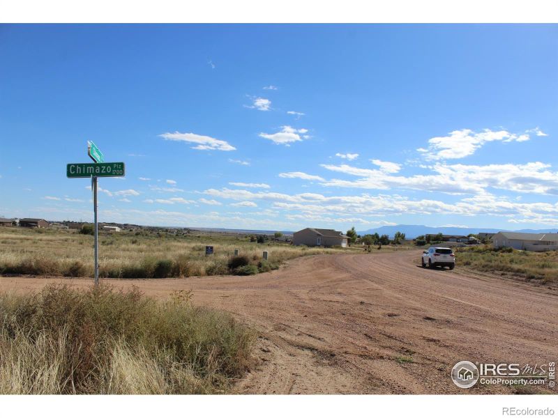 556 S Chimazo Dr S, Pueblo, CO 81001