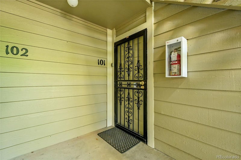 8225 Fairmount Dr #101, Denver, CO 80247