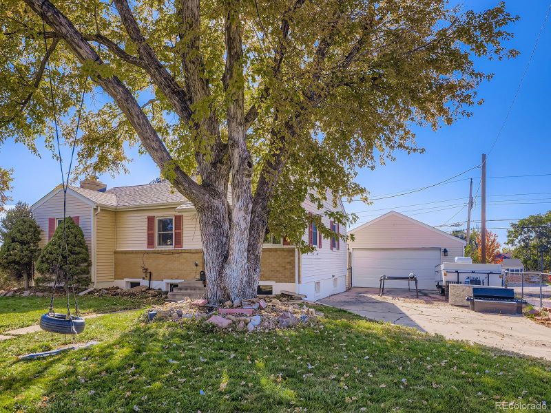 2720 Barnhart St, Thornton, CO 80229