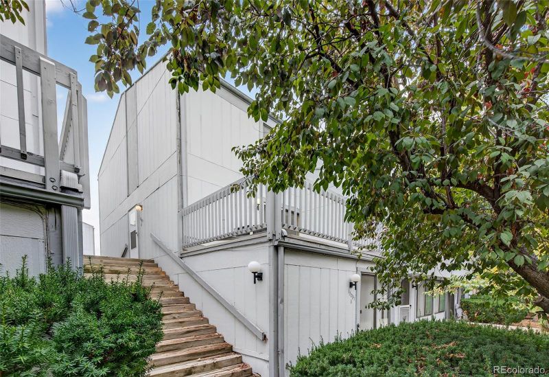 15087 E Louisiana Dr #B, Aurora, CO 80012