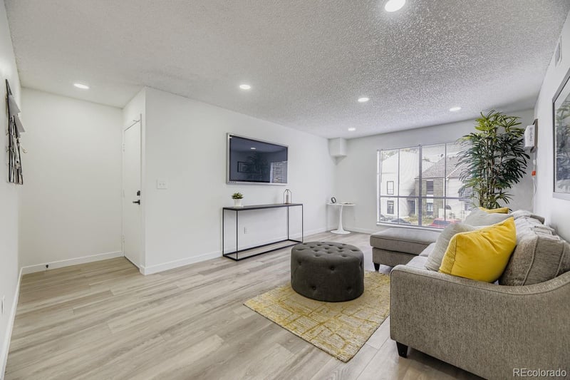 3550 S Harlan St #214, Denver, CO 80235