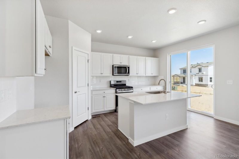 3354 N Irvington St, Aurora, CO 80019