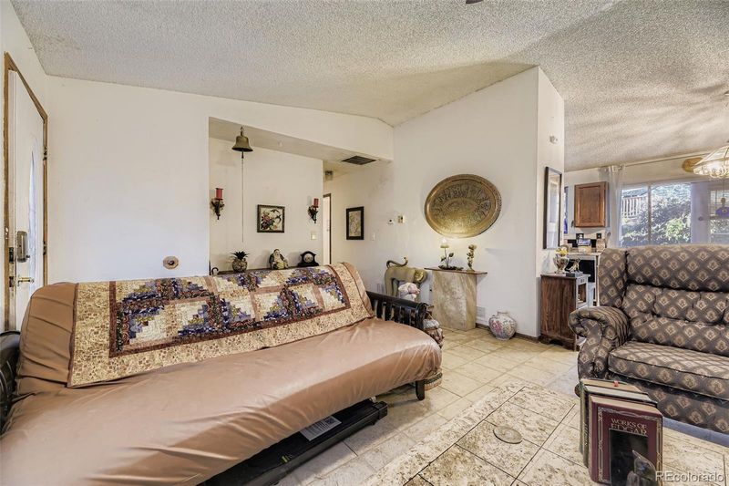 19106 E Milan Cir, Aurora, CO 80013