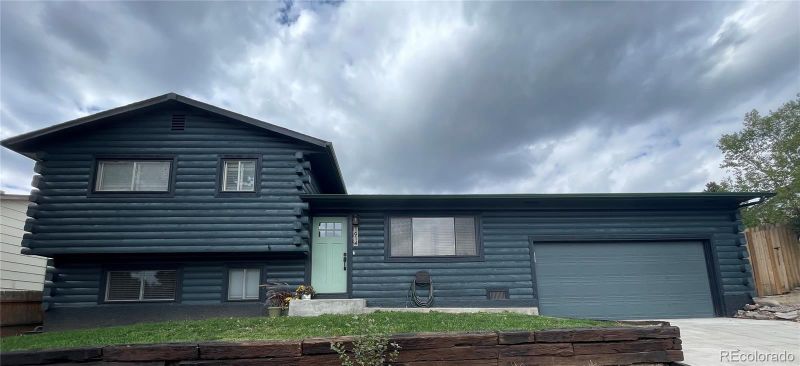 1914 Wooten Dr, Colorado Springs, CO 80915