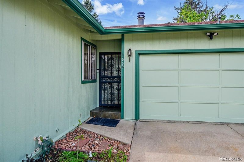 1669 S Uvalda St, Aurora, CO 80012