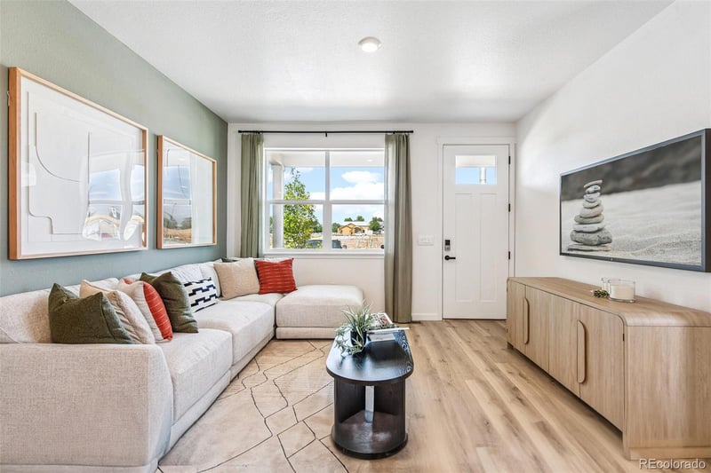 1374 S Chester St #A, Denver, CO 80247