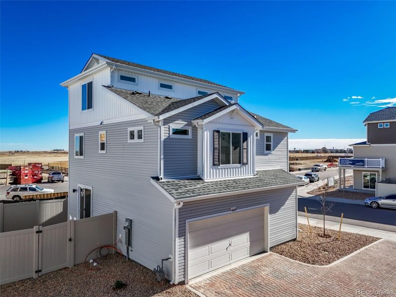 46569 Sunflower Ln, Bennett, CO 80102