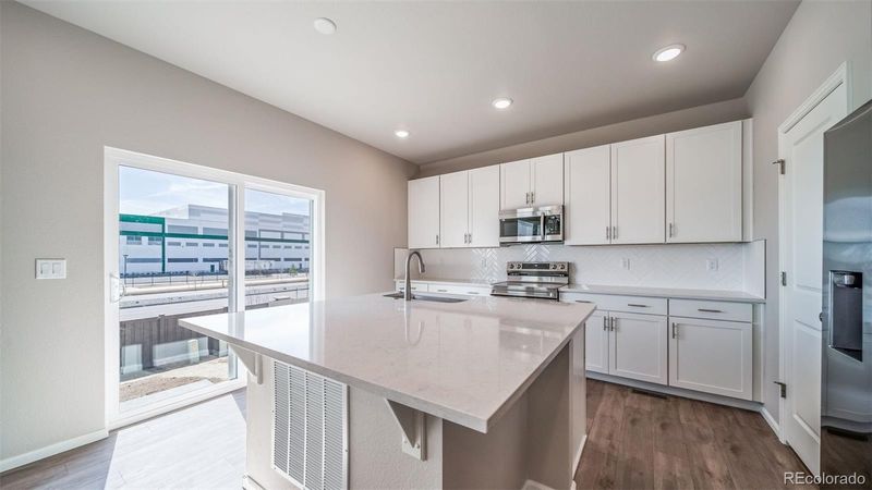 22362 E 38th Pl, Aurora, CO 80019