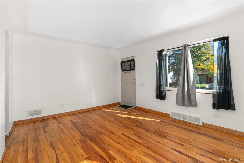915 Yates St, Denver, CO 80204