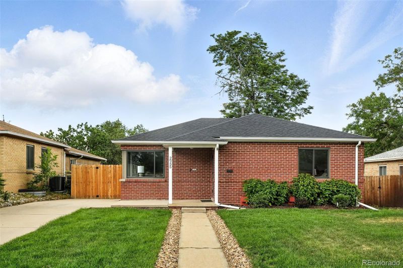 2955 Poplar St, Denver, CO 80207