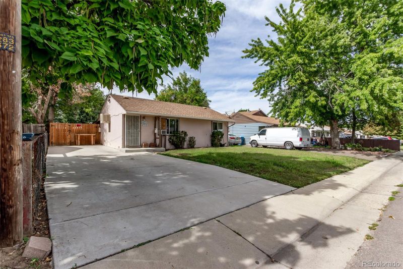 6451 Glencoe St, Commerce City, CO 80022