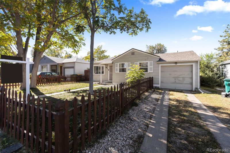 1745 Jamaica St, Aurora, CO 80010