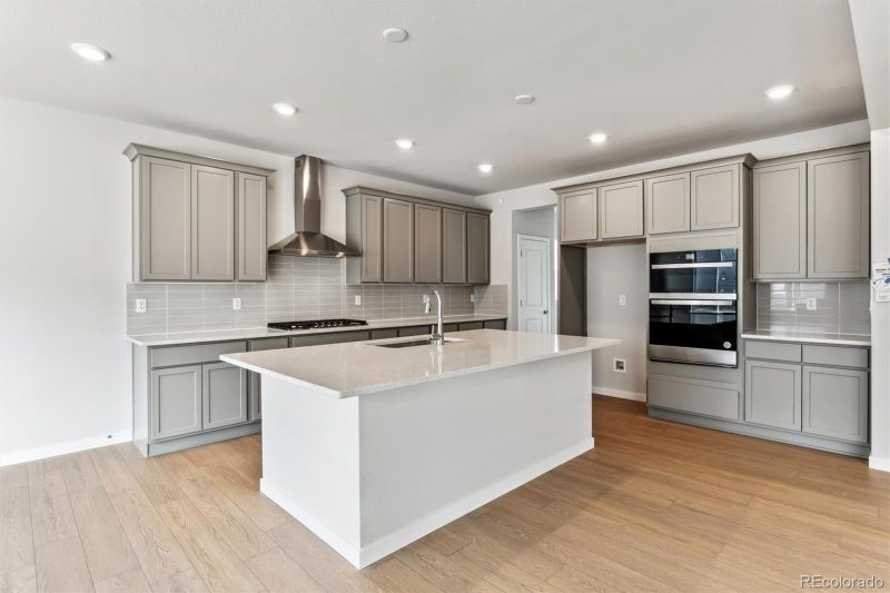 2560 Bailey Ln, Erie, CO 80026