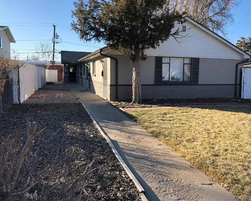 1143 Akron St, Aurora, CO 80010