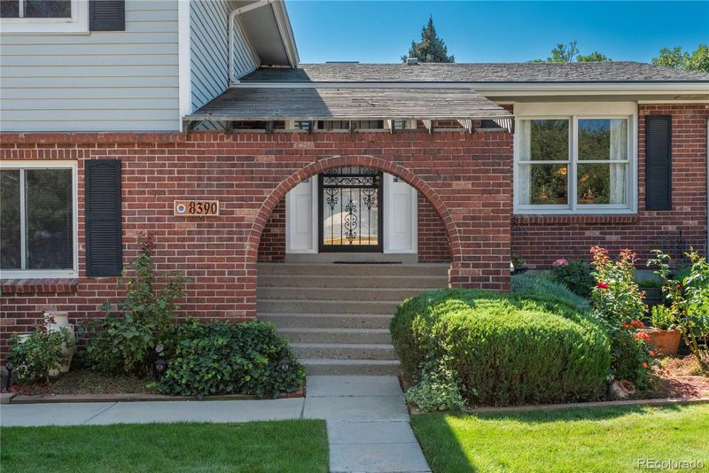 8390 Quay Dr, Arvada, CO 80003