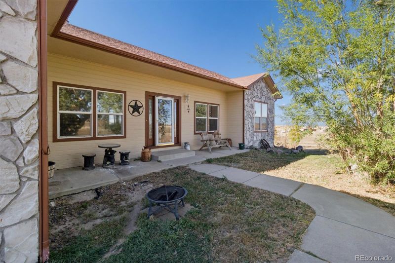 2442 S Eastover St, Bennett, CO 80102
