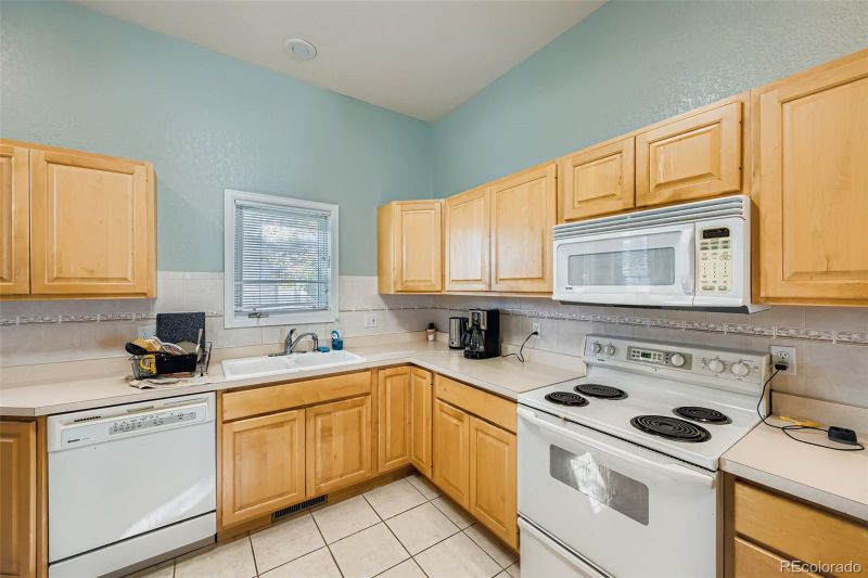 429 S Soaring Eagle Dr, Pueblo, CO 81007