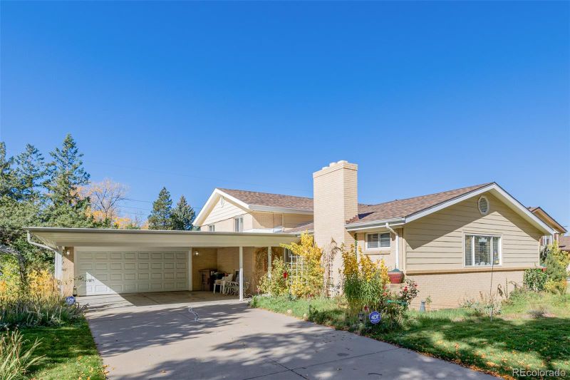 539 Newark St, Aurora, CO 80010