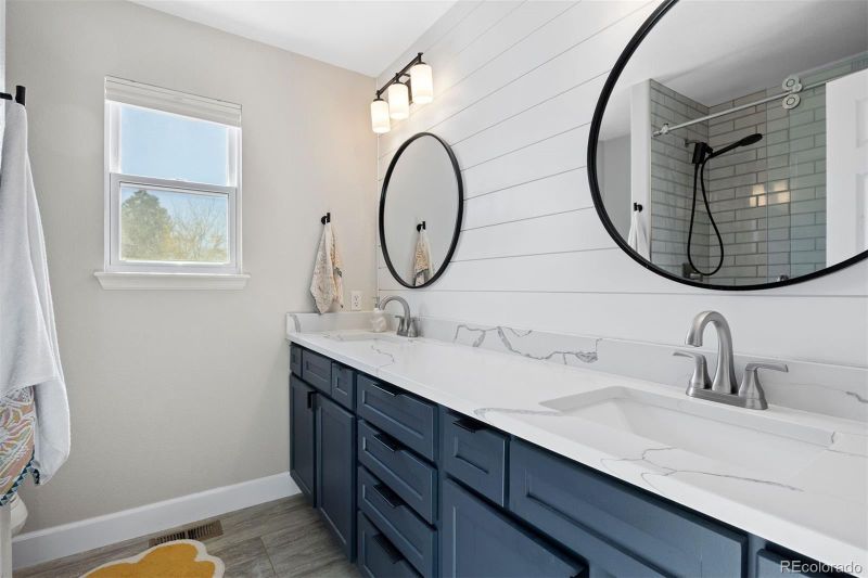21484 E Crestline Ln, Centennial, CO 80015